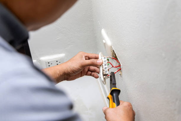 Best Electrical Outlet Repair  in North Miami, FL